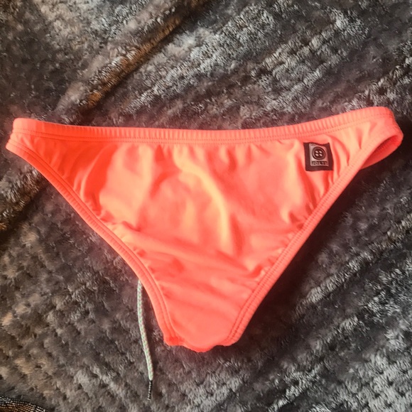 Jolyn Europe Bottoms in Papaya - size medium - Picture 4 of 8
